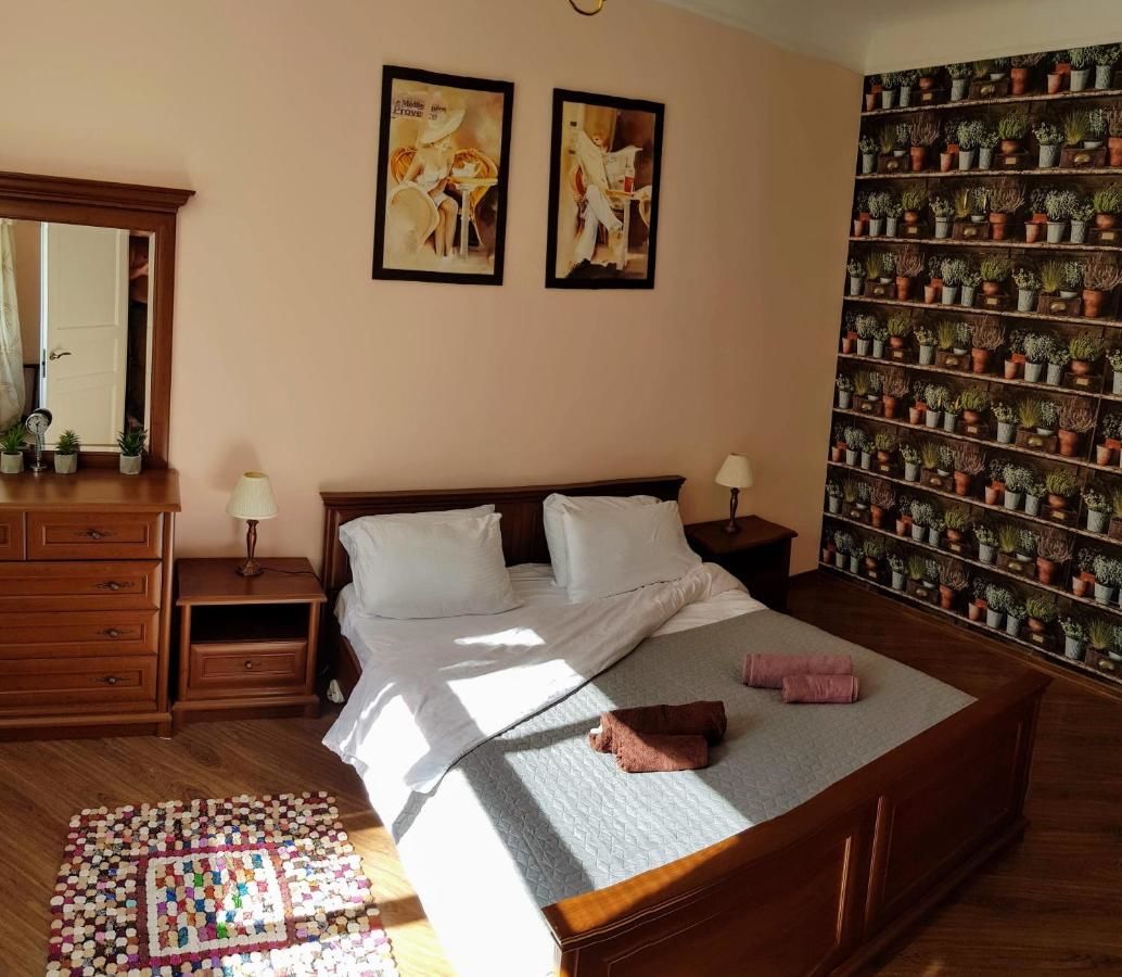 Апартаменты Kyiv TOP LOCATION Cozy apt in old city fast WIFI selfchekin Киев