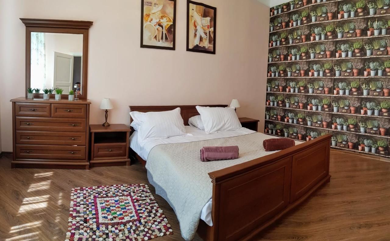 Апартаменты Kyiv TOP LOCATION Cozy apt in old city fast WIFI selfchekin Киев