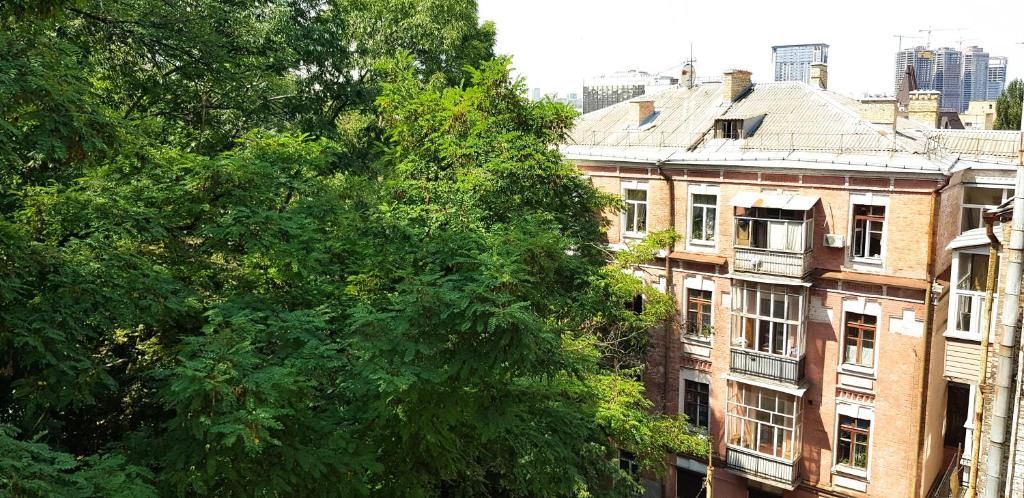 Апартаменты Kyiv TOP LOCATION Cozy apt in old city fast WIFI selfchekin Киев