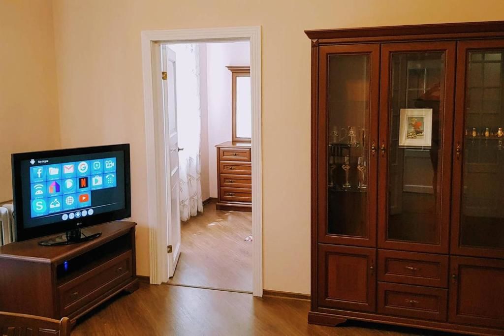Апартаменты Kyiv TOP LOCATION Cozy apt in old city fast WIFI selfchekin Киев