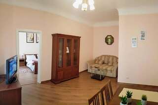 Апартаменты Kyiv TOP LOCATION Cozy apt in old city fast WIFI selfchekin Киев Апартаменты с 1 спальней-11