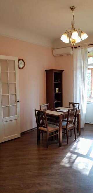 Апартаменты Kyiv TOP LOCATION Cozy apt in old city fast WIFI selfchekin Киев Апартаменты с 1 спальней-5