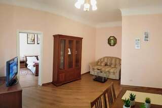 Апартаменты Kyiv TOP LOCATION Cozy apt in old city fast WIFI selfchekin Киев Апартаменты с 1 спальней-54